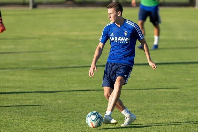 Carlos Nieto durante un entrenamiento de pretemporada del Real Zaragoza (Foto: Daniel Marzo).