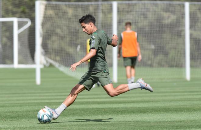 Diego Lainez, en un entrenamiento (foto: Kiko Hurtado).