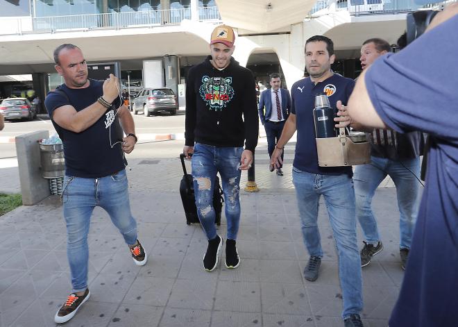 Maxi Gómez llega a Valencia (Foto: David González)