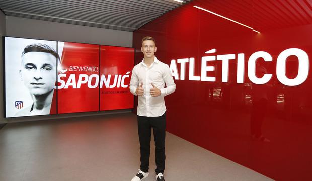 Saponjic posaba como nuevo futbolista del Atlético de Madrid.
