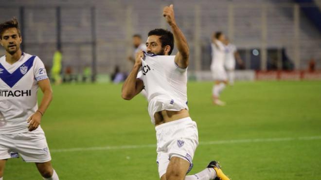 Matías 'Monito' Vargas, celebra un gol con Vélez Sarsfield.