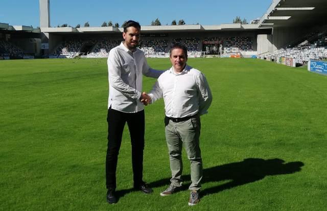 El nuevo técnico del Barakaldo, Hernán Pérez, junto al director deportivo Iñaki Zurimendi (Foto: DMQ Bizkaia).
