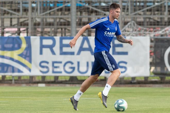 Carlos Vigaray durante un entrenamiento del Real Zaragoza (Foto: Daniel Marzo).