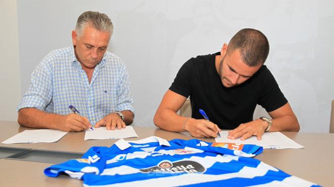 Aketxe firma su contrato con el Dépor junto a Paco Zas (Foto: RCD).