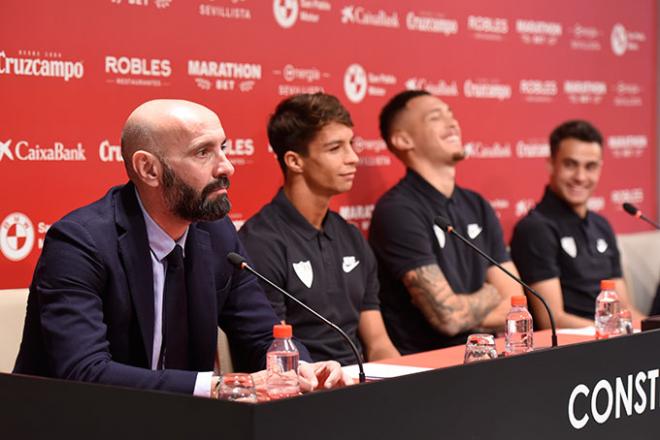 Monchi, durante la presentación de Óliver Torres, Lucas Ocampos y Sergio Reguilón con el Sevilla (Foto: Kiko Hurtado).