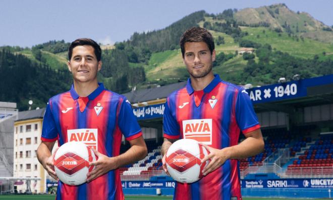 Roberto Olabe y Álvaro Tejero se enfundaron por primera vez la camiseta del Eibar (Foto: SD Eibar).