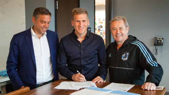 Robin Lod firma su nuevo contrato como jugador del Minnesota United (Foto: Minnesota United FC)