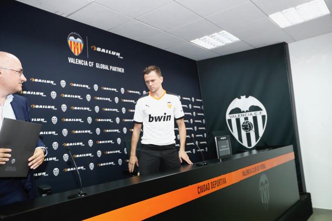 Cheryshev, presentado con el Valencia CF (Foto: David González).
