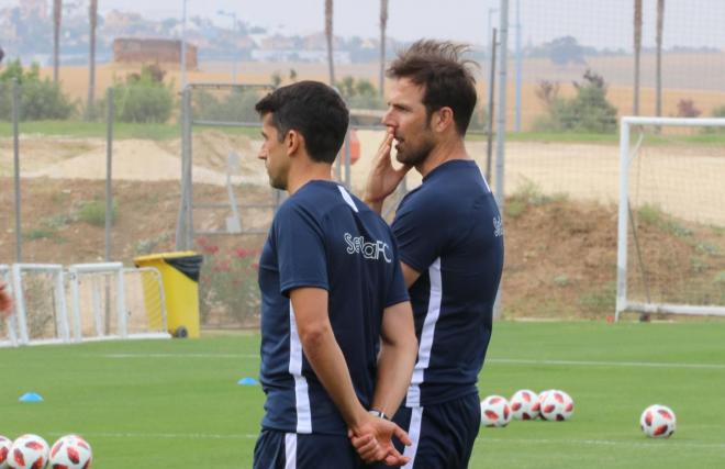 Gallardo y Marchena, como entrenadores del filial (Foto: Kiko Hurtado).