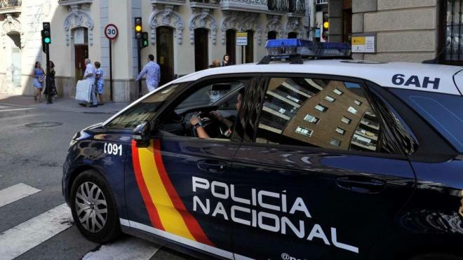 Coche de la Policía Nacional en Asturias (Foto: EFE).