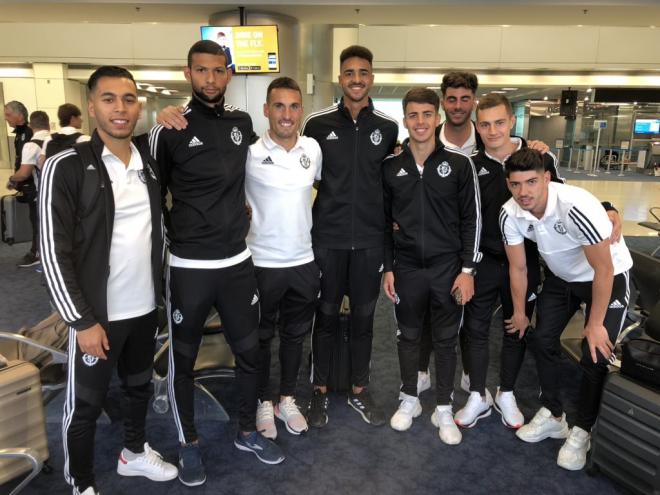 Varios jugadores del Pucela en el Aeropuerto Internacional de Miami (Foto: Real Valladolid).