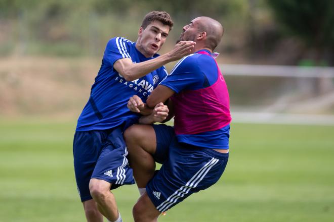 Choque entre Verdasca y Soro en un entrenamiento en Boltaña (Foto: Daniel Marzo).