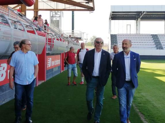 Manolo Delgado, José Ángel Iribar y Aitor Elizegi han acudido a la presentación del Athletic Femenino (Foto: DMQ).