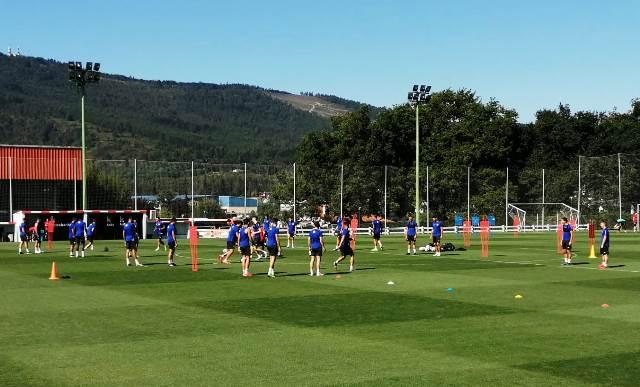 El Athletic Club ha realizado el penúltimo entrenamiento antes del amistoso de Fadura (Foto: DMQ Bizkaia).