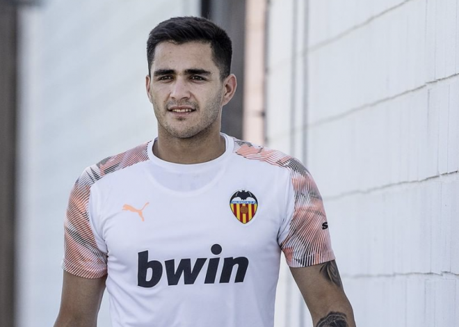 Maxi Gómez apunta al once del Valencia CF.