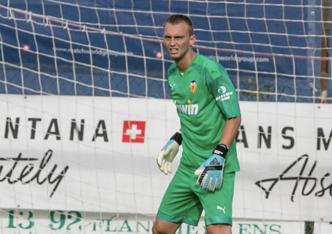 Cillessen, durante un partido con el Valencia (Foto. VCF).