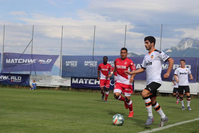Pascu debutó con el primer equipo del Valencia CF.