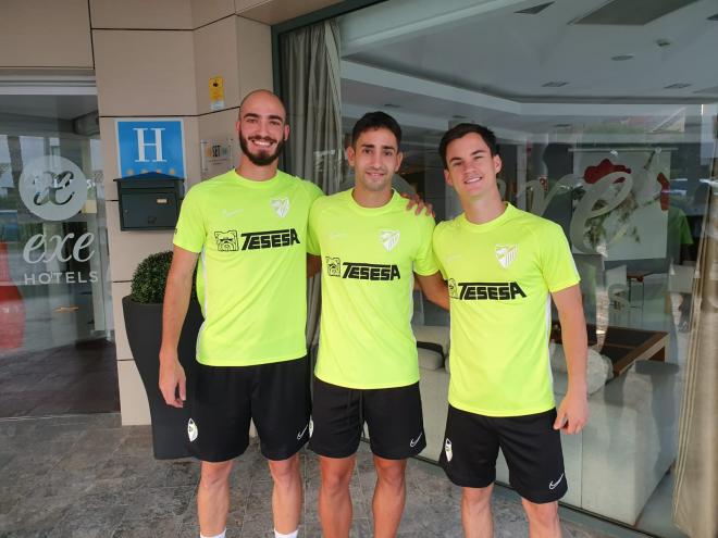 Mikel, Cecchini y Juanpi, en Estepona (Foto: Málaga CF).