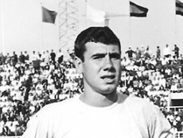 Pedrito, durante su etapa de jugador en el Cádiz CF (Foto: DC).