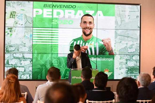 Alfonso Pedraza, durante su presentación como jugador del Betis (Foto: Kiko Hurtado).