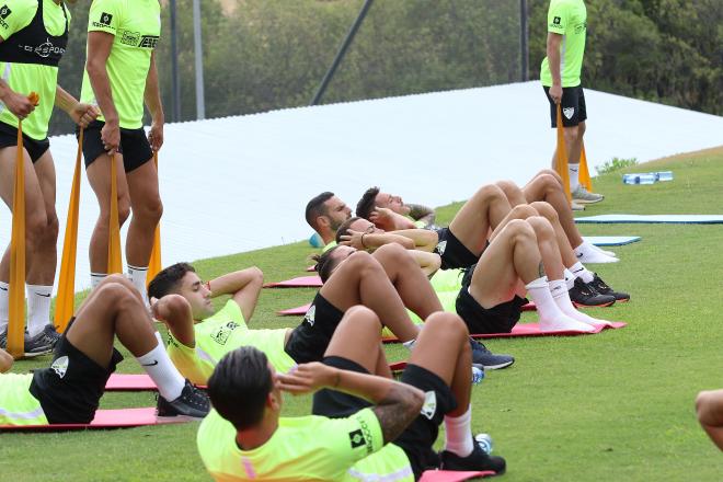 Varios jugadores de la plantilla, en un entrenamiento en La Quinta (Foto: Paco Rodríguez).