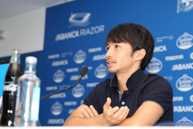 Shibasaki durante su presentación con el Dépor (Foto:Deportivo).