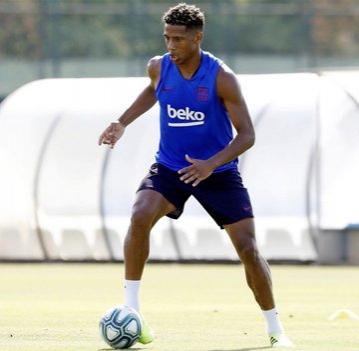 Todibo, en un entrenamiento (Foto: FC Barcelona).