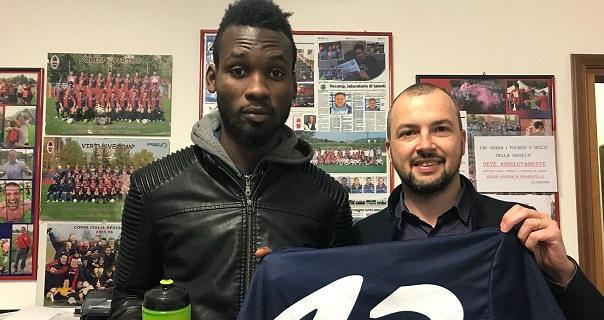 Eyram Leveh, jugador ghanés a prueba con el Sporting 'B'
