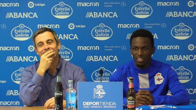 Mamadou Koné en su presentación con Carmelo del Pozo (Foto:Deportivo).