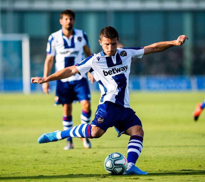 Bardhi en el encuentro ante el Real Murcia. (Foto: Levante UD)