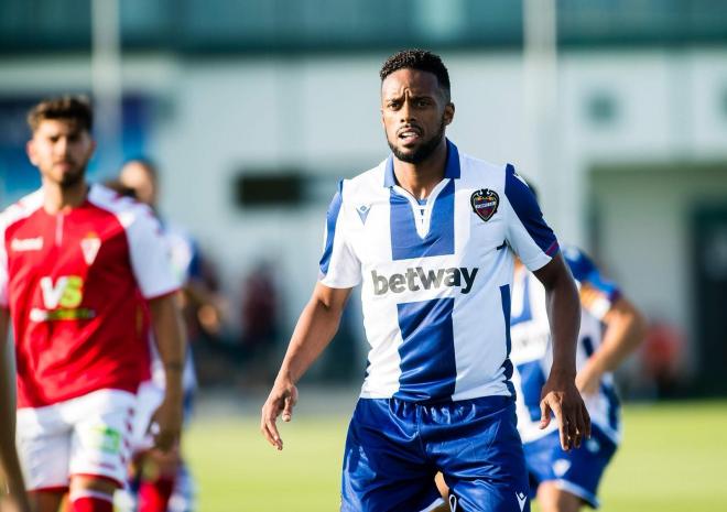 Hernani durante el encuentro ante el Real Murcia. (Foto: Levante UD)