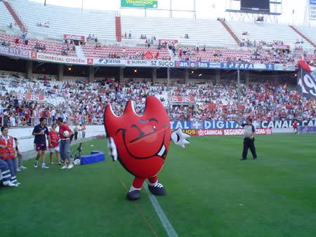 Locco fue la última mascota del Sevilla FC, hace una década.