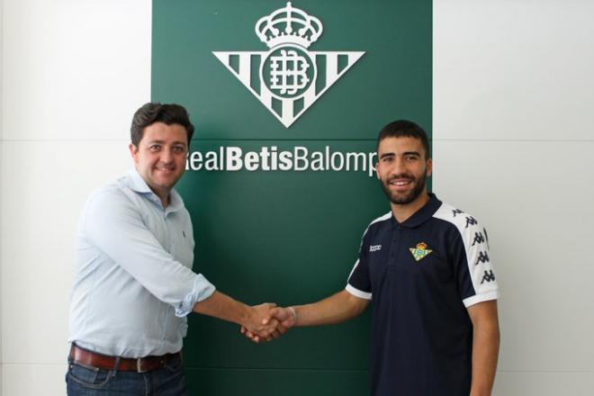 Miguel Calzado y Yassin Fekir (Foto: Real Betis).
