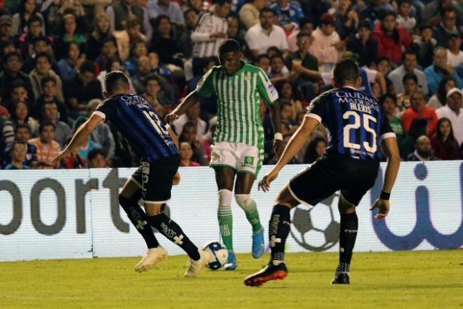 Emerson, ante el Querétaro (Foto: Real Betis).