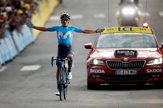 Nairo Quintana celebra su victoria en la primera etapa alpina del Tour de Francia 2019.