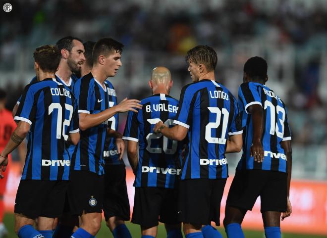 Longo celebra su gol con el Inter junto a sus compañeros (Foto: IM).