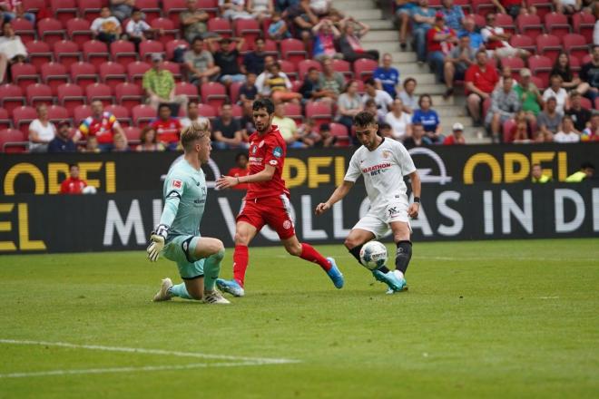 Munir marca su segundo gol ante el Mainz. (Foto: SFC).