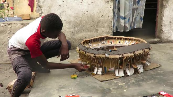 Djodjo, el niño congoleño de 14 años que ha construido el Estadio de los Mártires de Kinshasa.