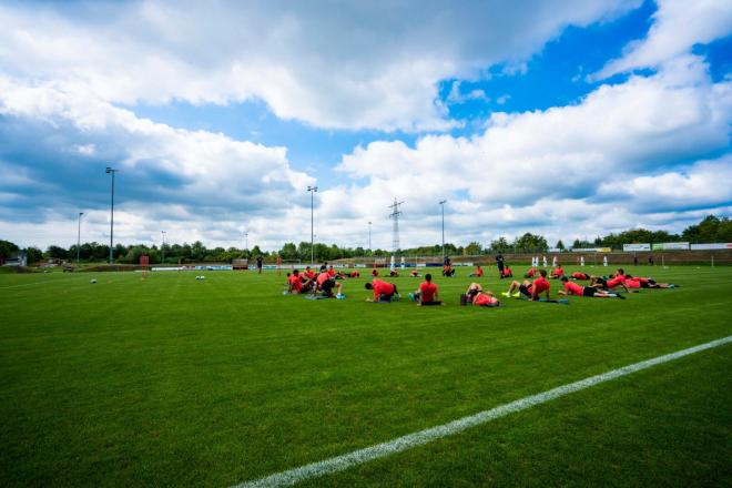 Los jugadores del Sevilla, entrenando ya en Alemania (Foto: SFC).