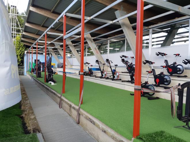 Gimnasio del Celta de Vigo en A Madroa, protegido por las lonas.