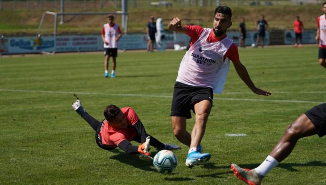 Dabbur y Lucho García, en un entrenamiento.