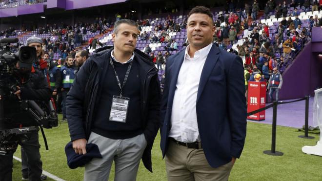 Miguel Ángel Gómez, junto a Ronaldo, antes de un partido en Zorrilla (Foto: César Minguela).