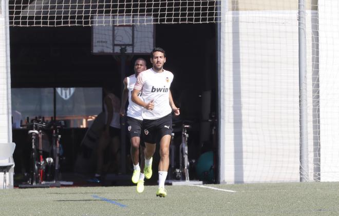 Parejo, durante un entrenamiento del Valencia CF (Foto: David González)