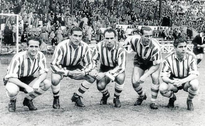La mítica delantera del Athletic Club de la posguerra, formada por Iriondo, Venancio, Zarra, Panizo y Gainza.
