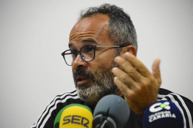 Cervera atendió a los medios y habló sobre Javi Navarro (Foto: Cádiz CF).