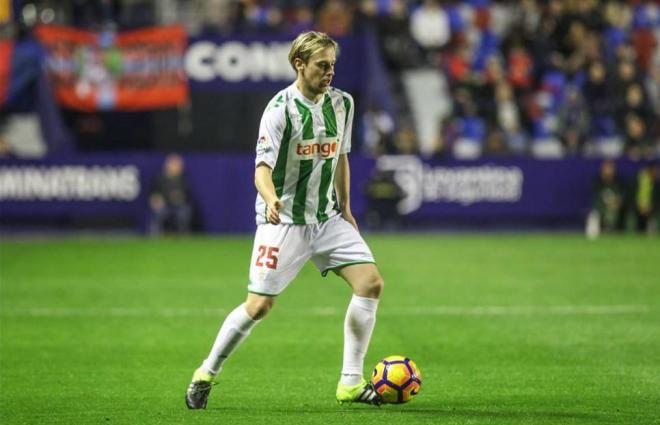 Javi Lara, durante un partido con el Córdoba (Foto: Córdoba CF).