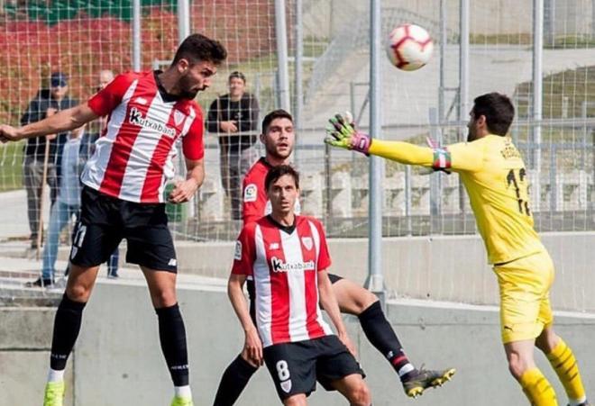 Peru Nolaskoain remata en un partido amistoso ante el Eibar (Foto: Instagram/Nolaskoain)