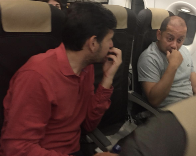 Mateu Alemany y Anil Murthy en el avión (Foto: Vicent Marco)