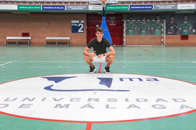 Alvarito, jugador del BeSoccer Cd UMA Antequera.