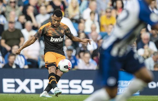 Coquelin acabó con molestias ante el Brighton (Foto: Valencia CF).